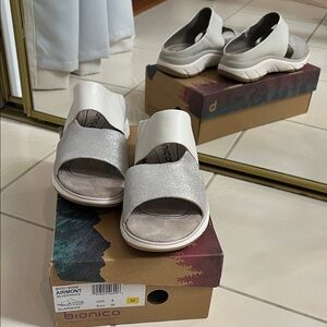 Vionic Airmont Silver/White Slide Sandals